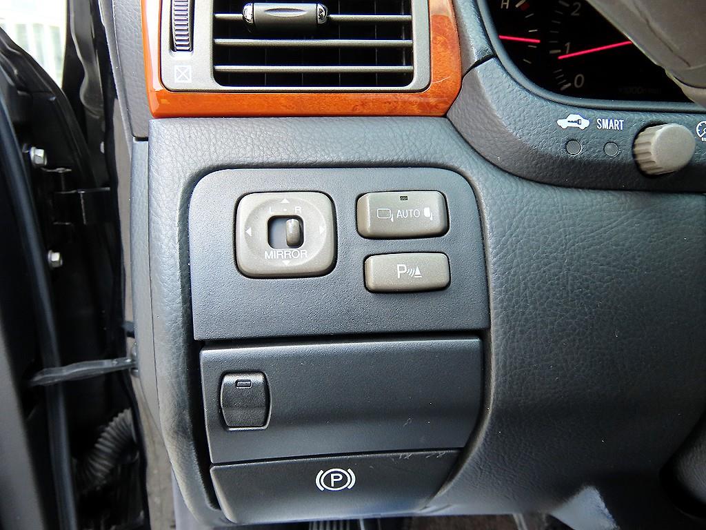 Lexus LS — photo 12