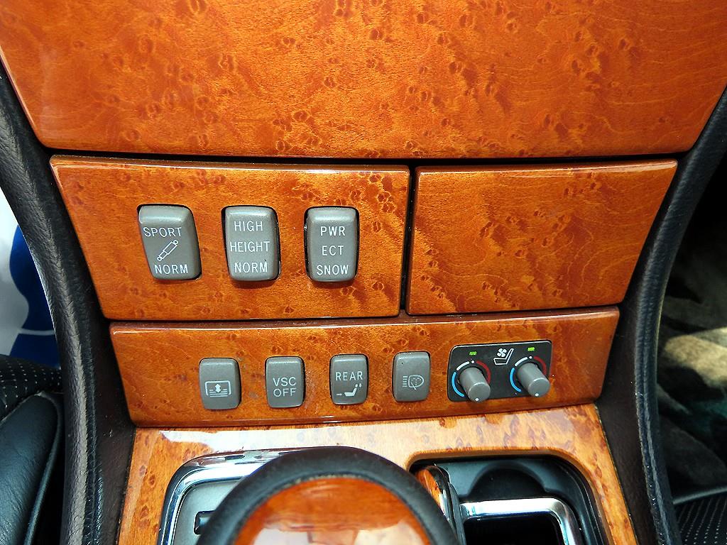 Lexus LS — photo 13
