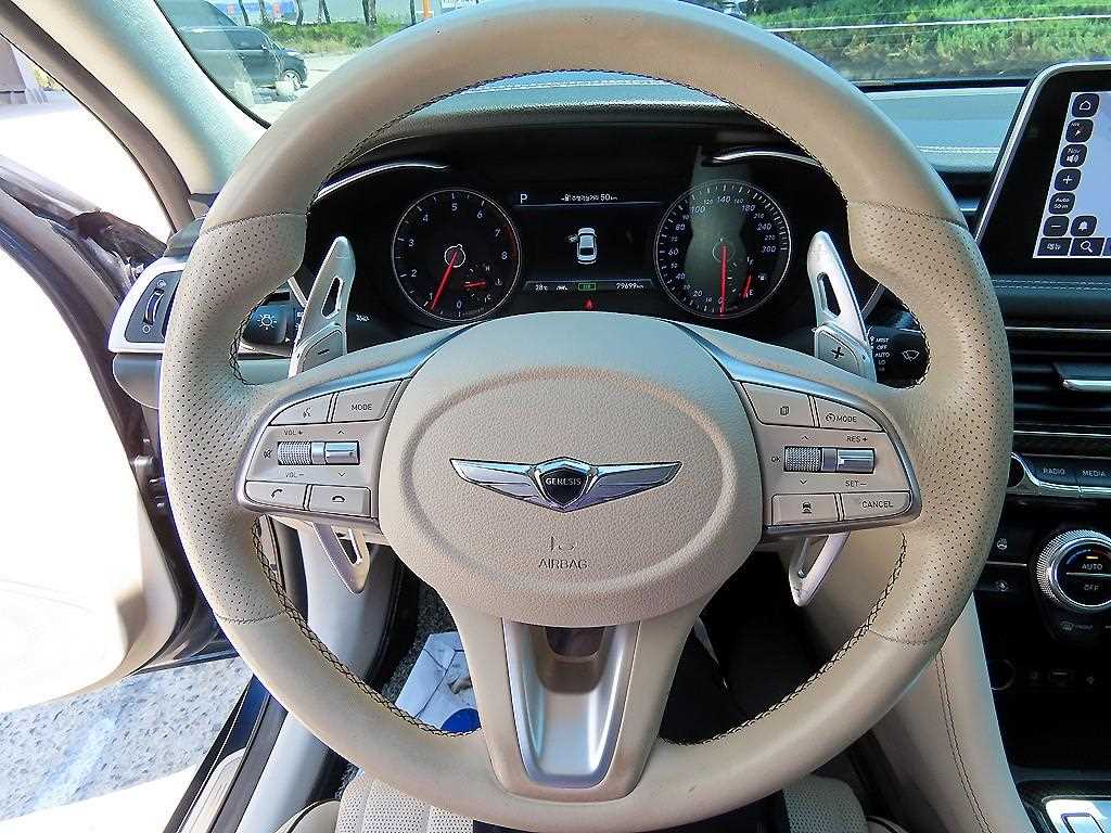 Genesis G70 — photo 08