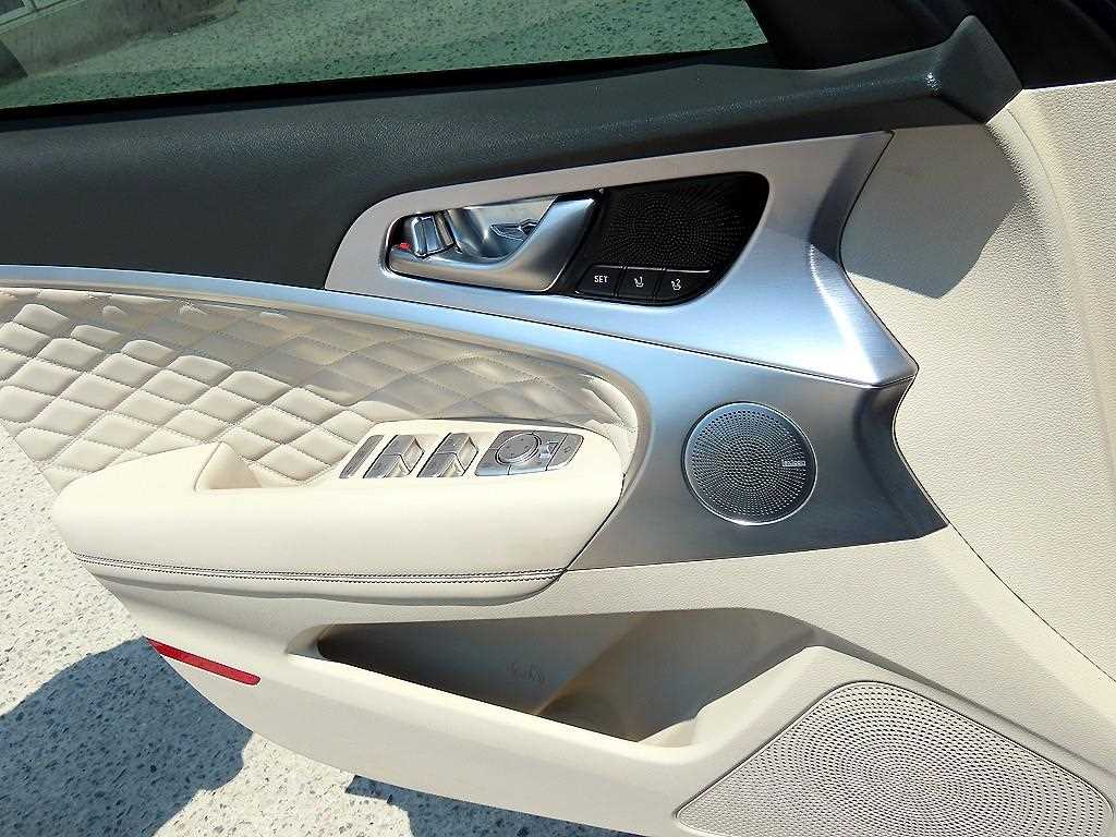 Genesis G70 — photo 12