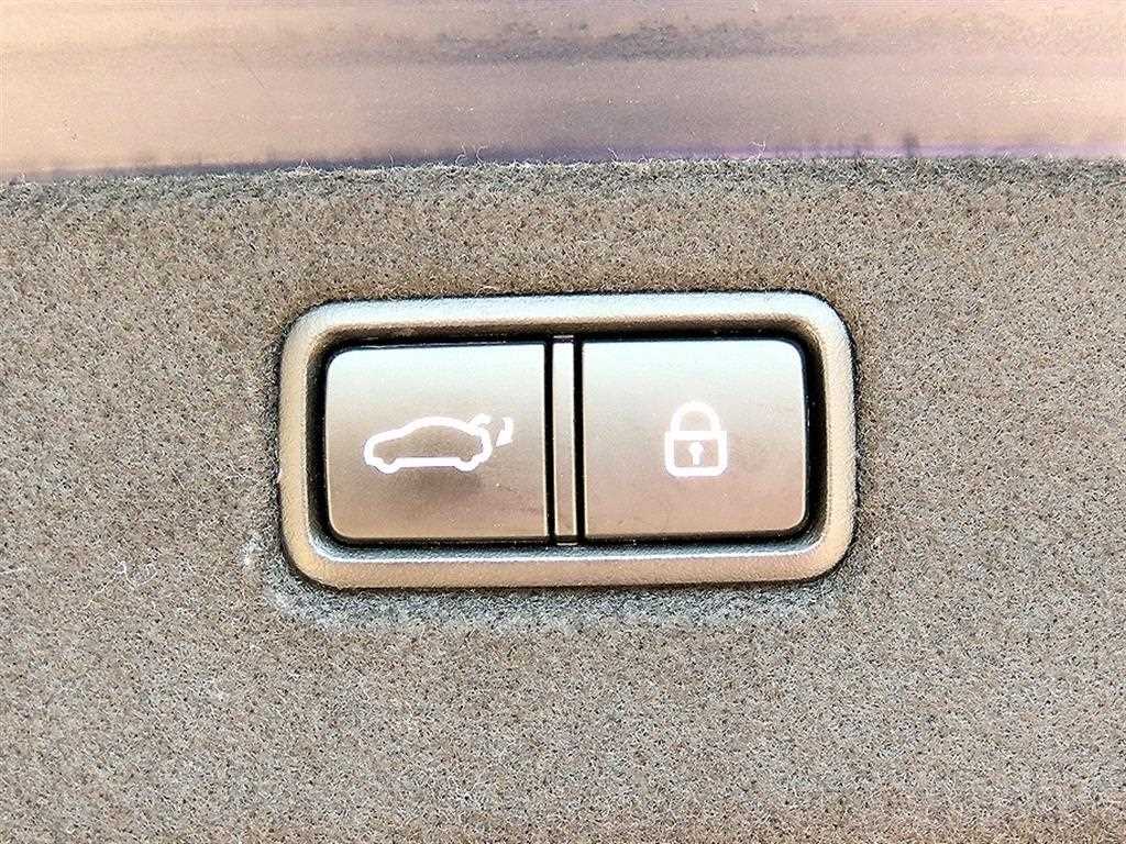 Genesis G70 — photo 16