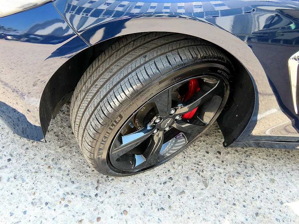 Genesis G70 — photo 20