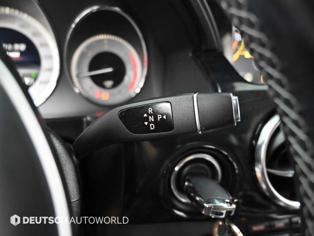 Mercedes-Benz GLK-Class — photo 09