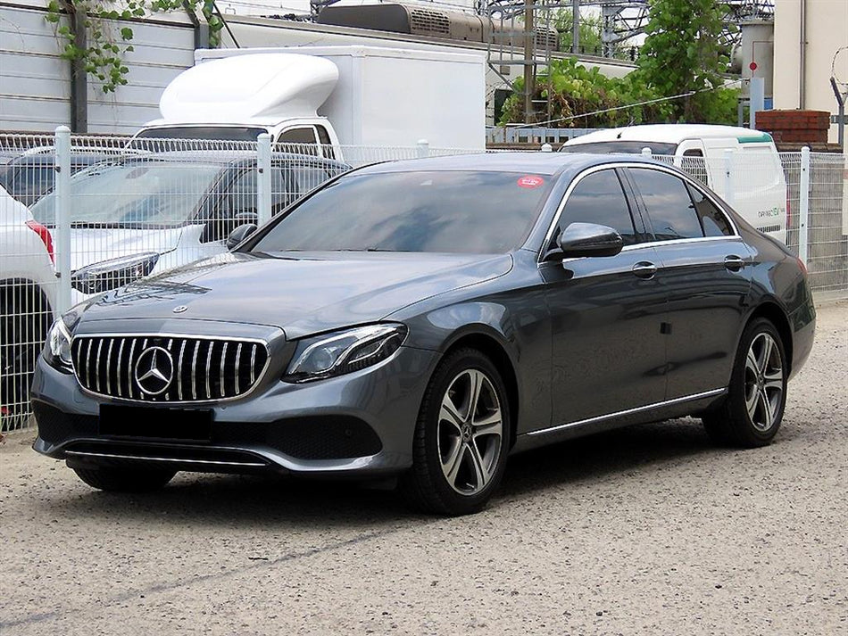 Mercedes-Benz E-Class — photo 02