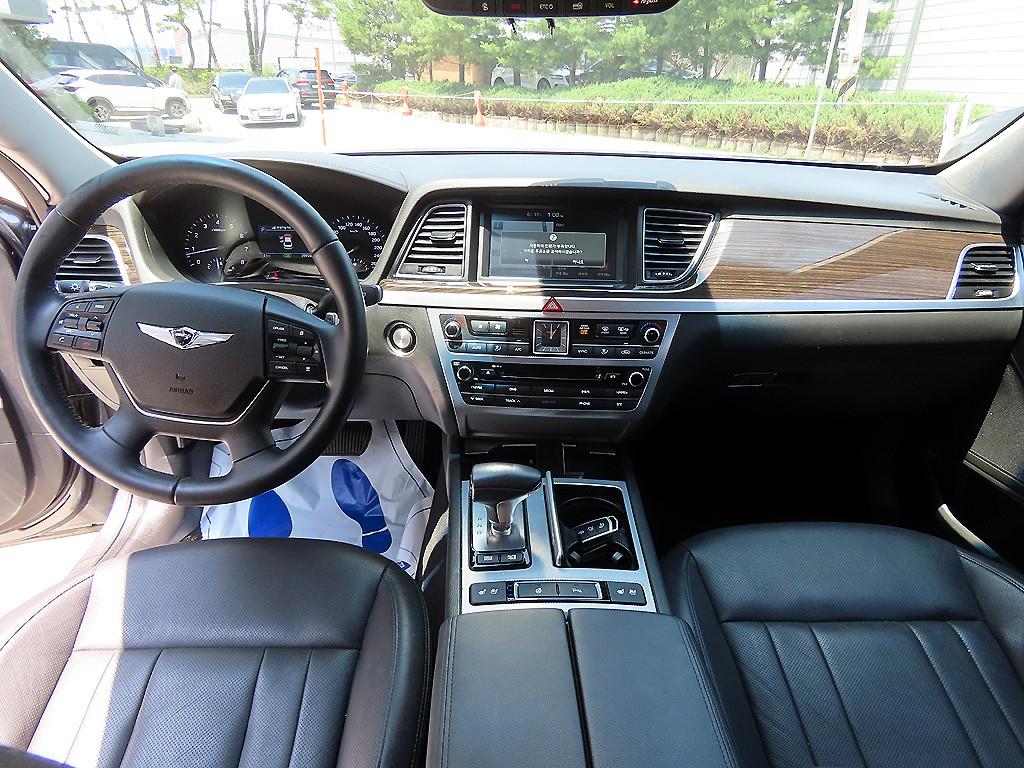 Genesis G80 — photo 07