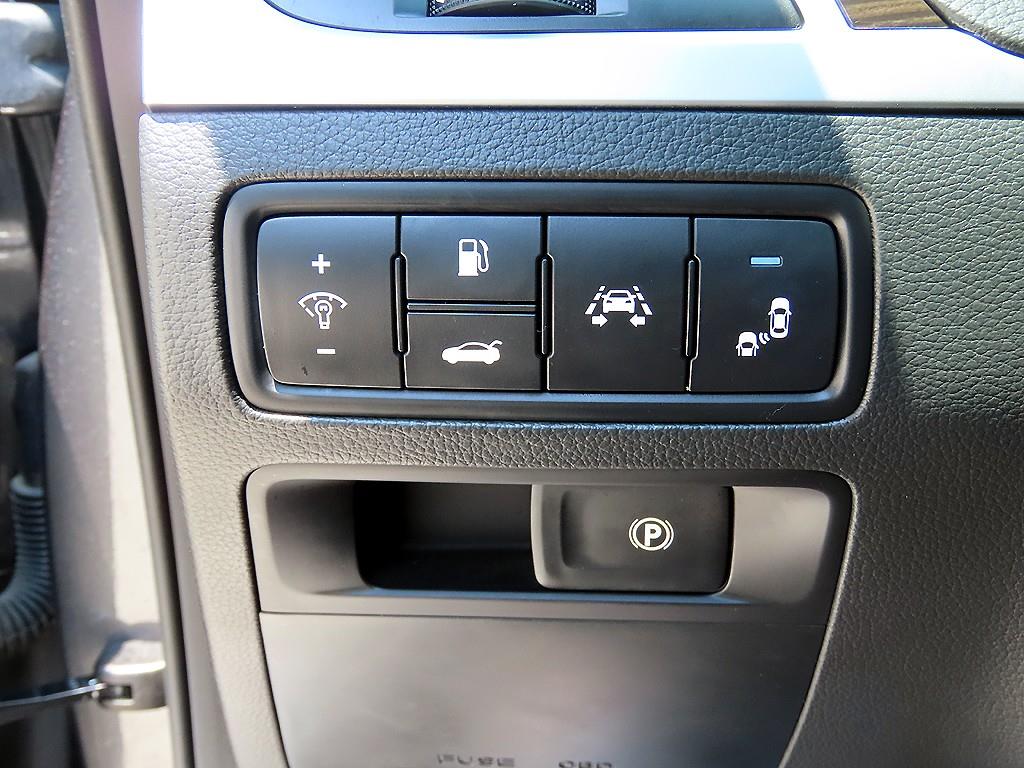 Genesis G80 — photo 12
