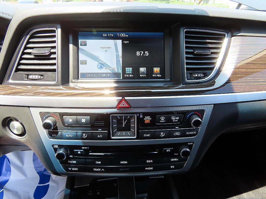 Genesis G80 — photo 13