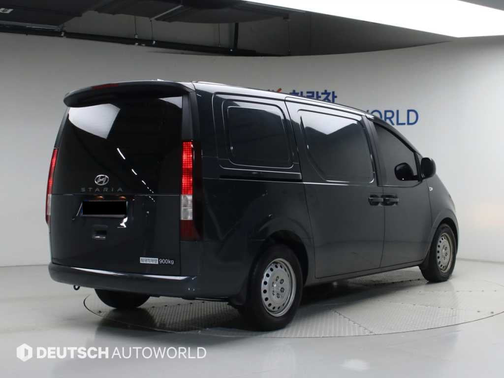 Hyundai Staria — photo 02