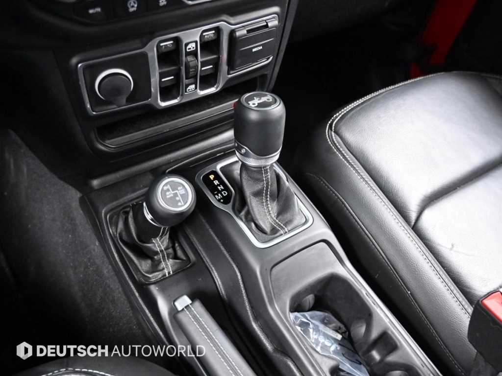 Jeep Wrangler — photo 09