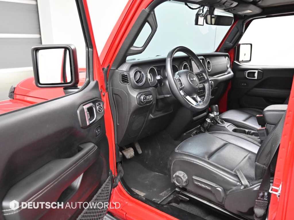 Jeep Wrangler — photo 11