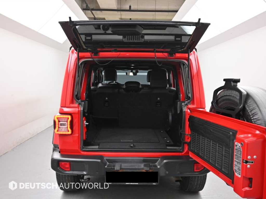 Jeep Wrangler — photo 19