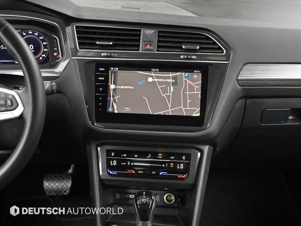 Volkswagen Tiguan — photo 14