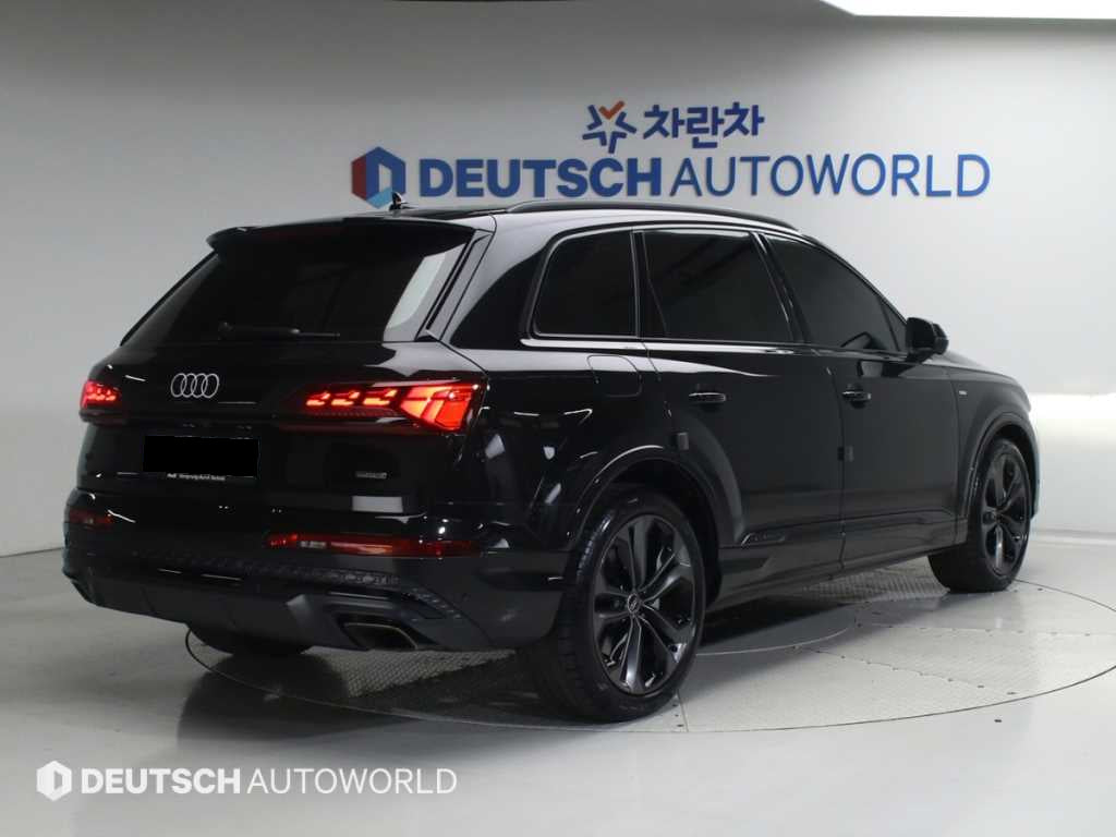 Audi Q7 — photo 02