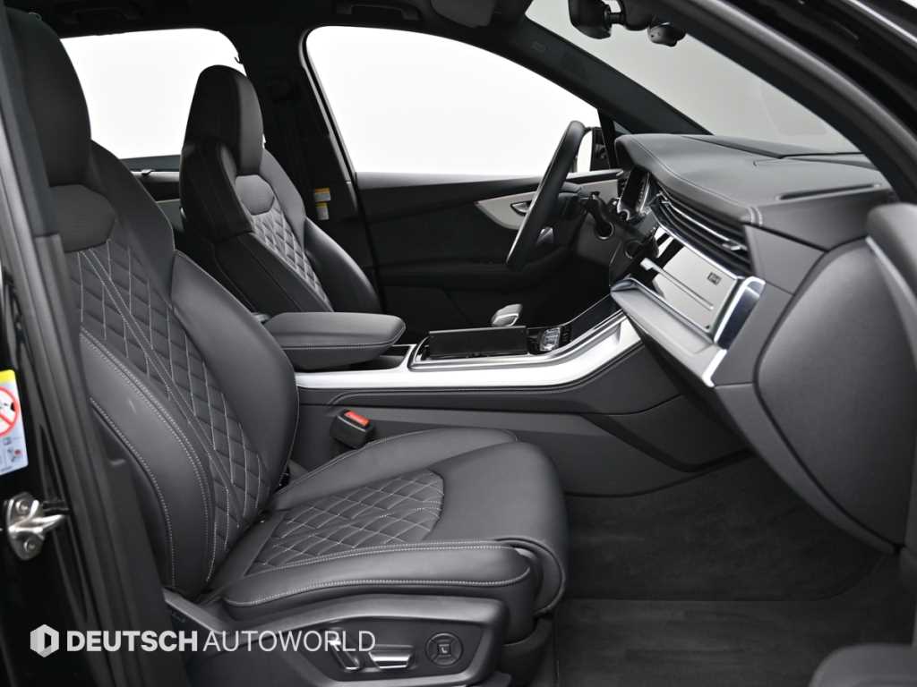Audi Q7 — photo 10
