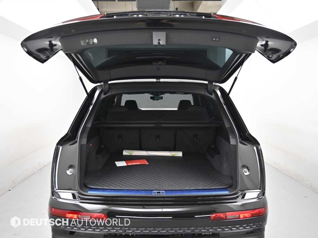 Audi Q7 — photo 19