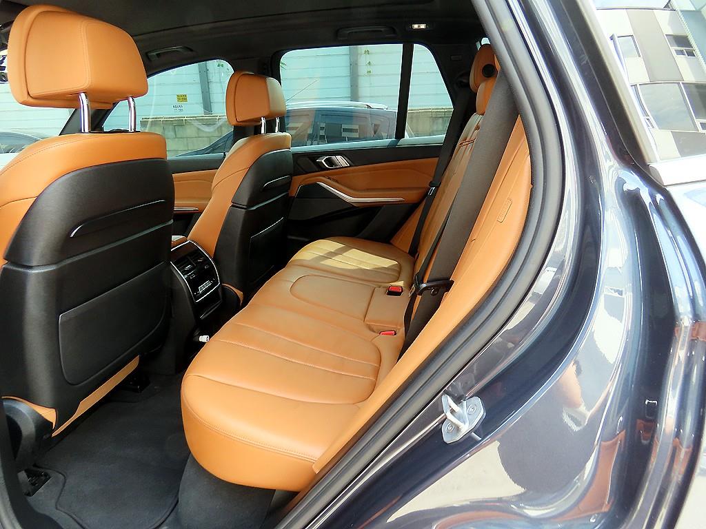 BMW X5 — photo 06
