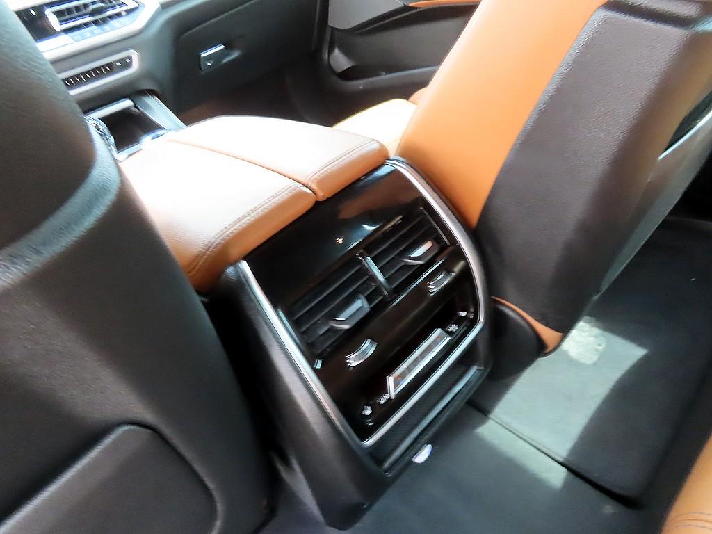 BMW X5 — photo 16