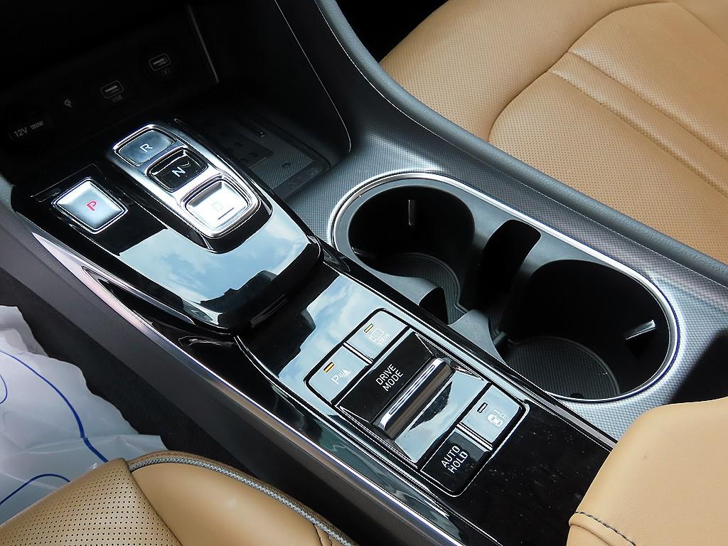 Hyundai Sonata — photo 11