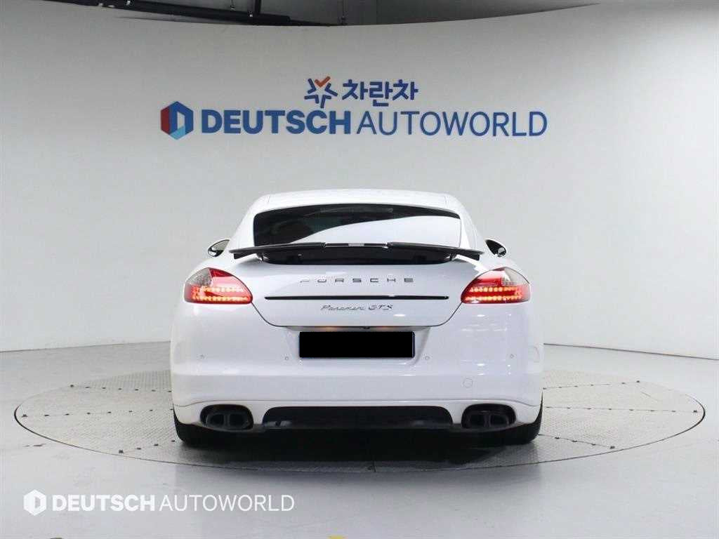 Porsche Panamera — photo 04