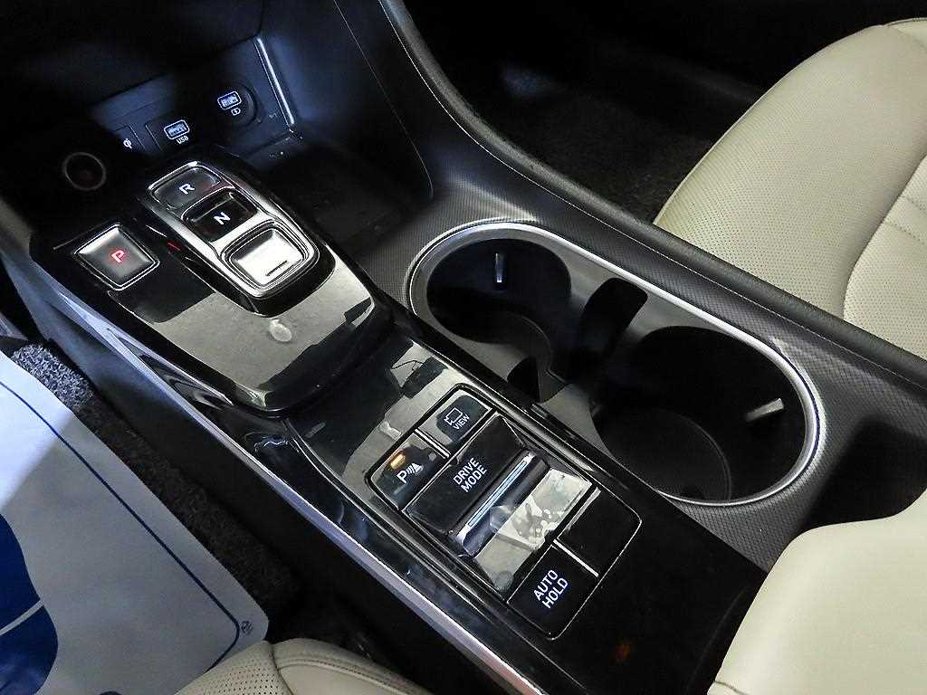Hyundai Sonata — photo 12