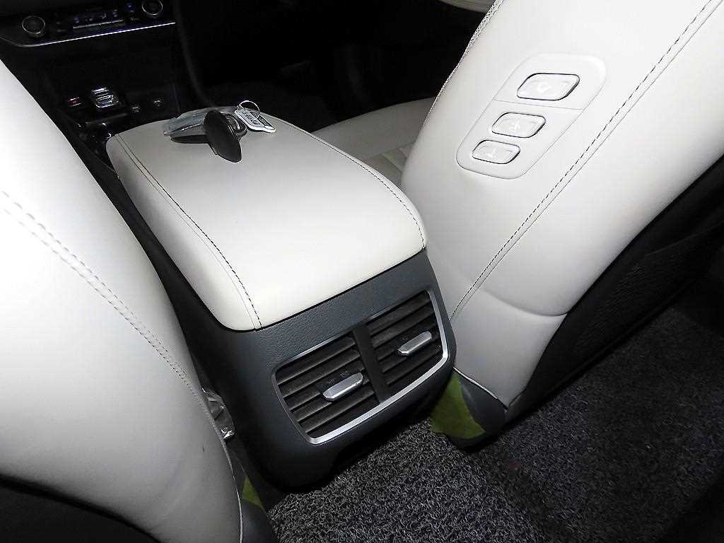 Hyundai Sonata — photo 18
