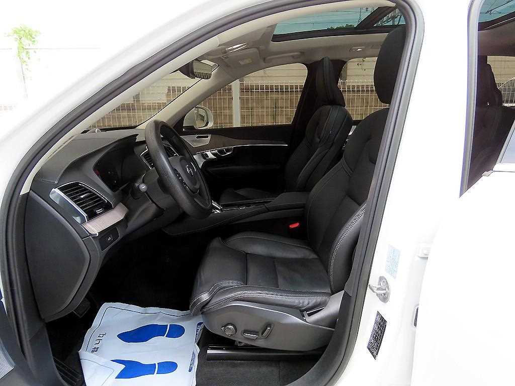 Volvo XC90 — photo 05