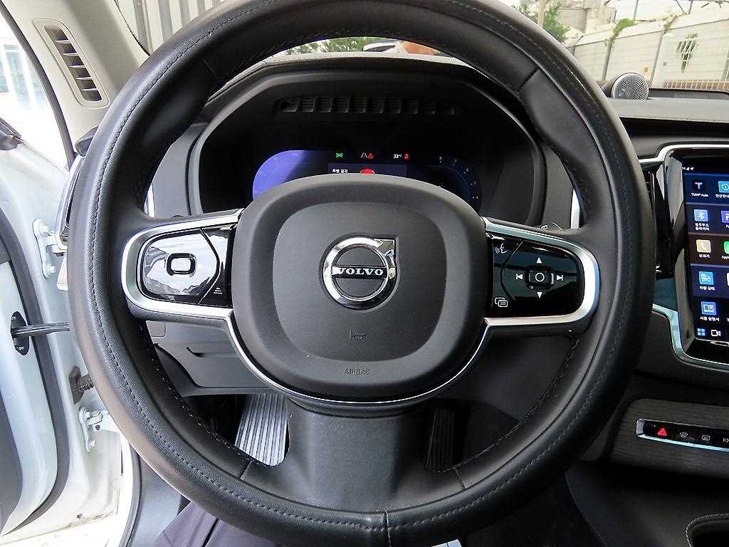 Volvo XC90 — photo 08