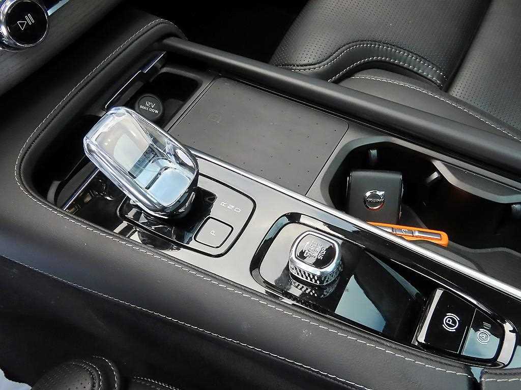 Volvo XC90 — photo 11