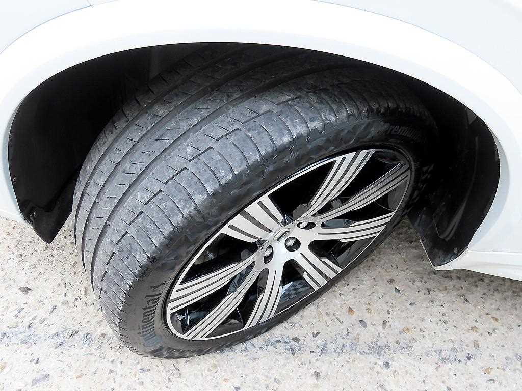 Volvo XC90 — photo 20