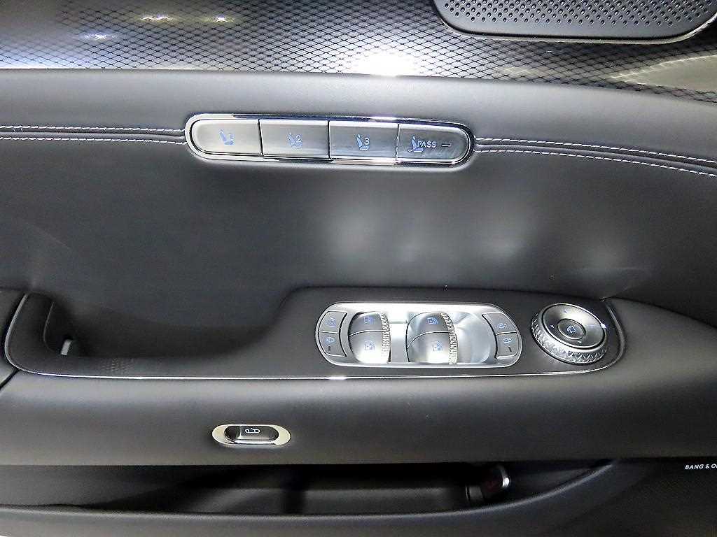 Genesis G90 — photo 13