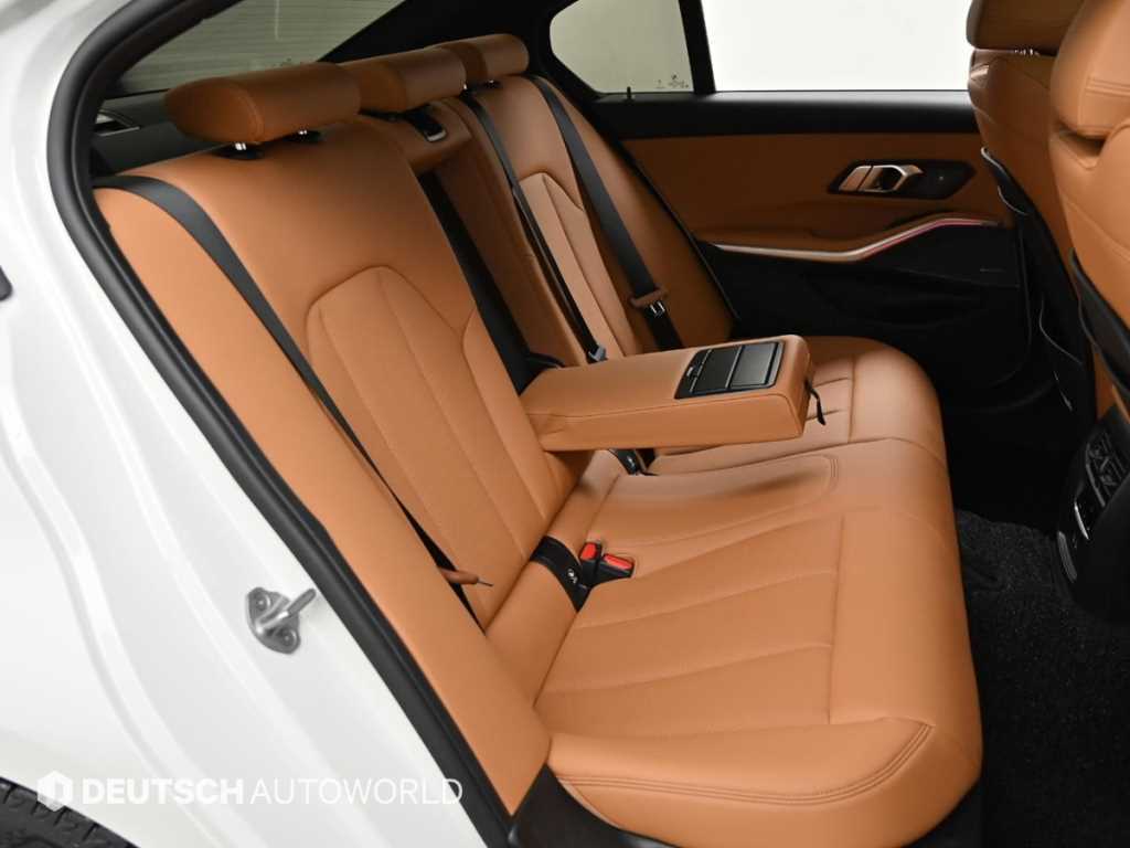 BMW 3-Series — photo 12