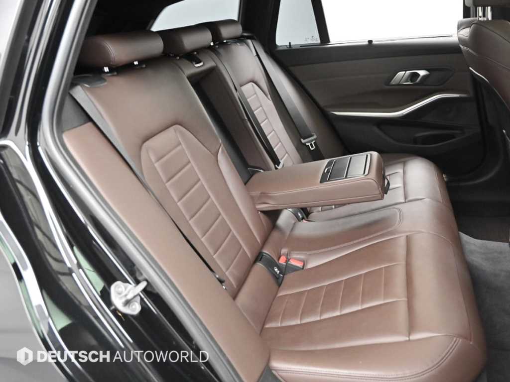 BMW 3-Series — photo 12