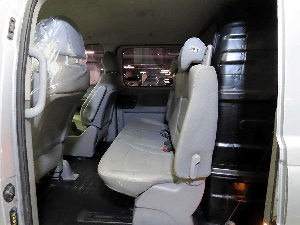 Hyundai Starex — photo 07