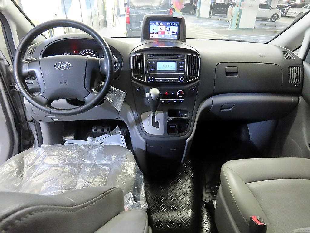 Hyundai Starex — photo 10