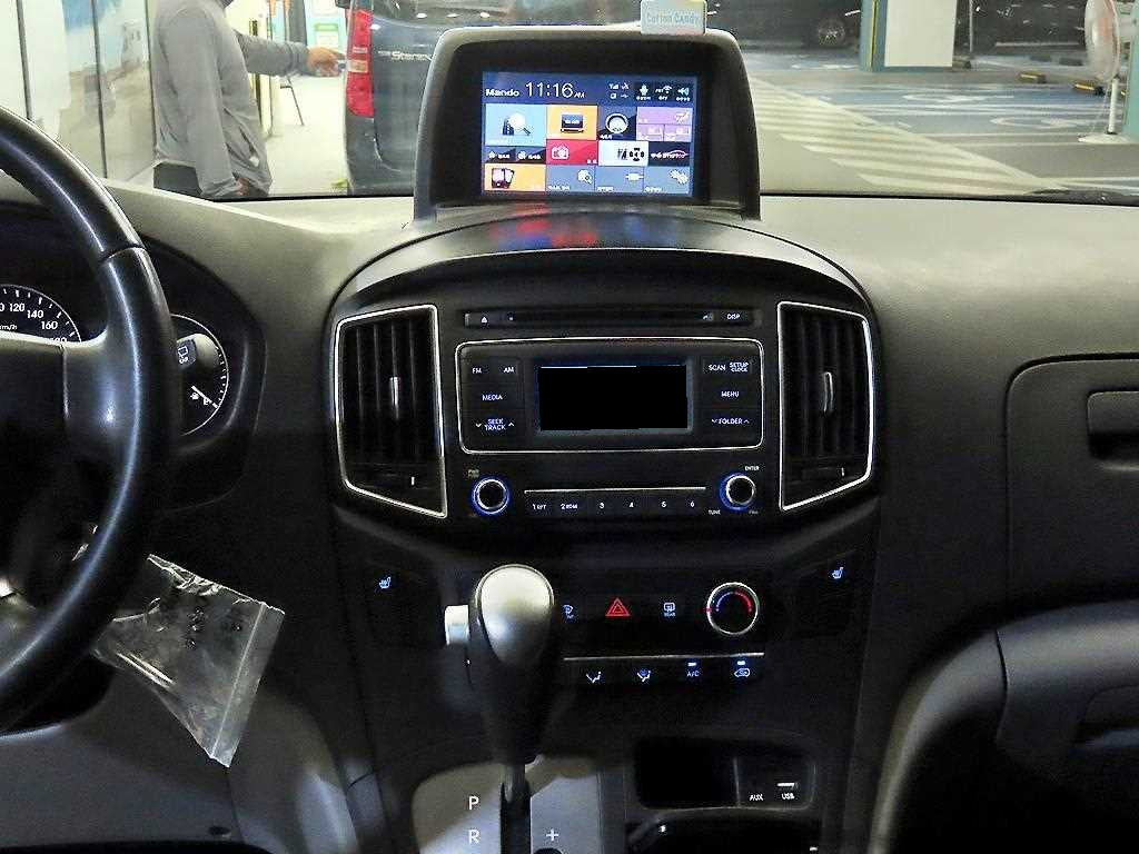 Hyundai Starex — photo 11