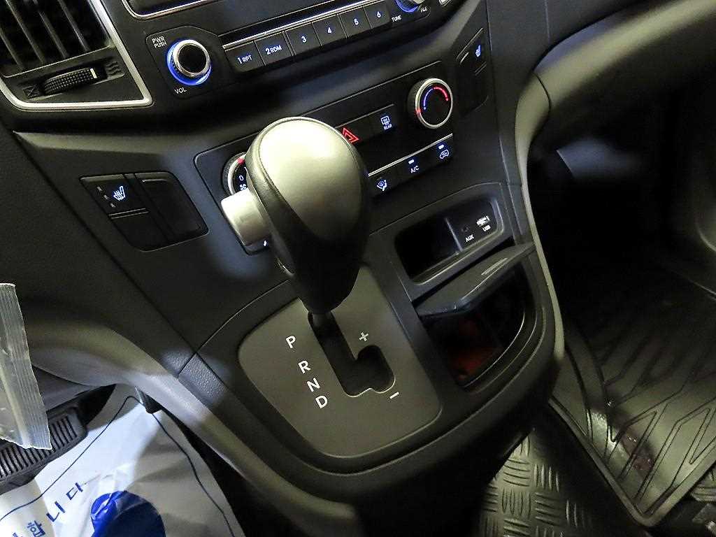 Hyundai Starex — photo 12