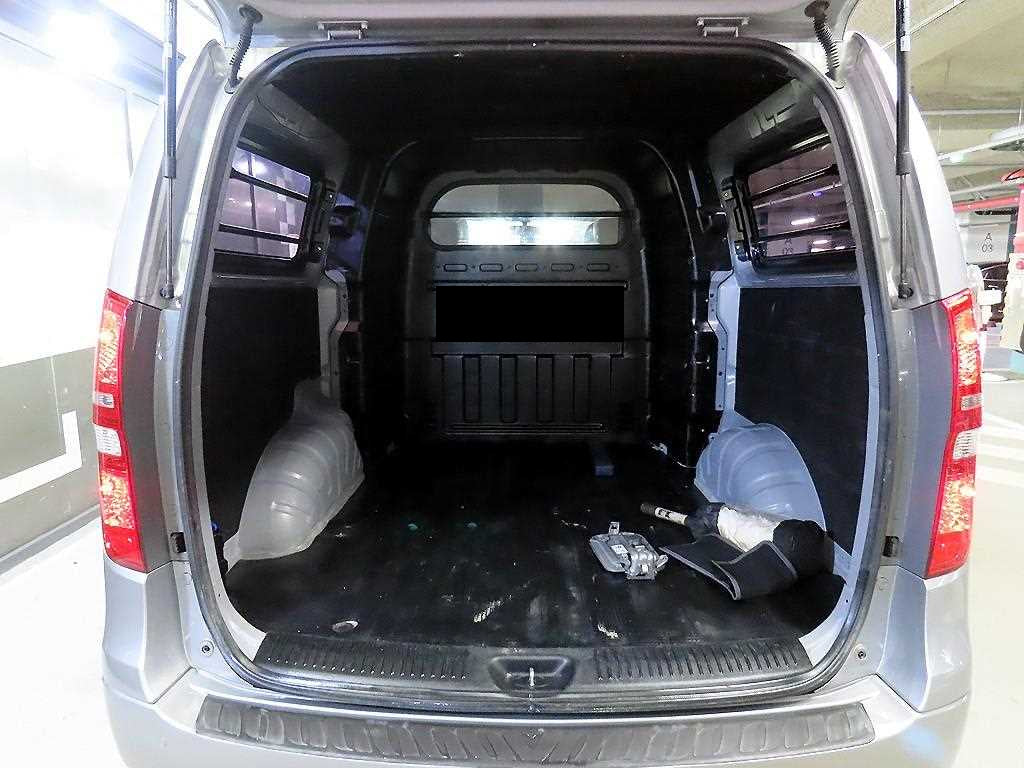 Hyundai Starex — photo 18
