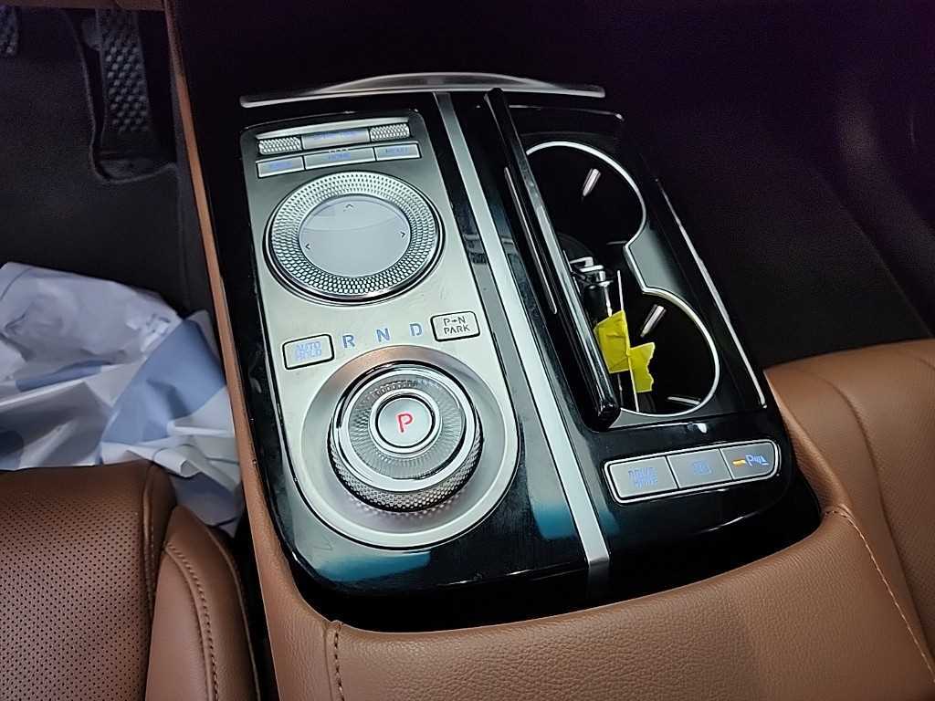 Genesis G80 — photo 08