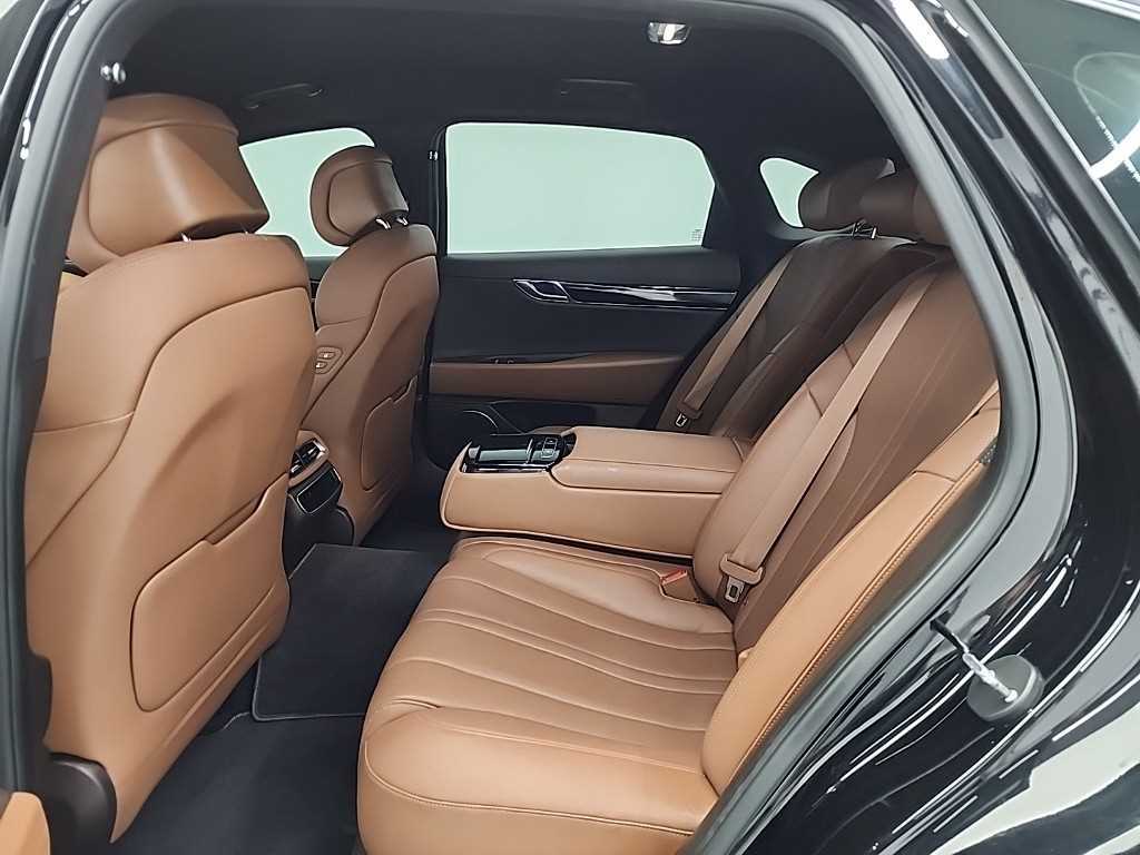Genesis G80 — photo 12