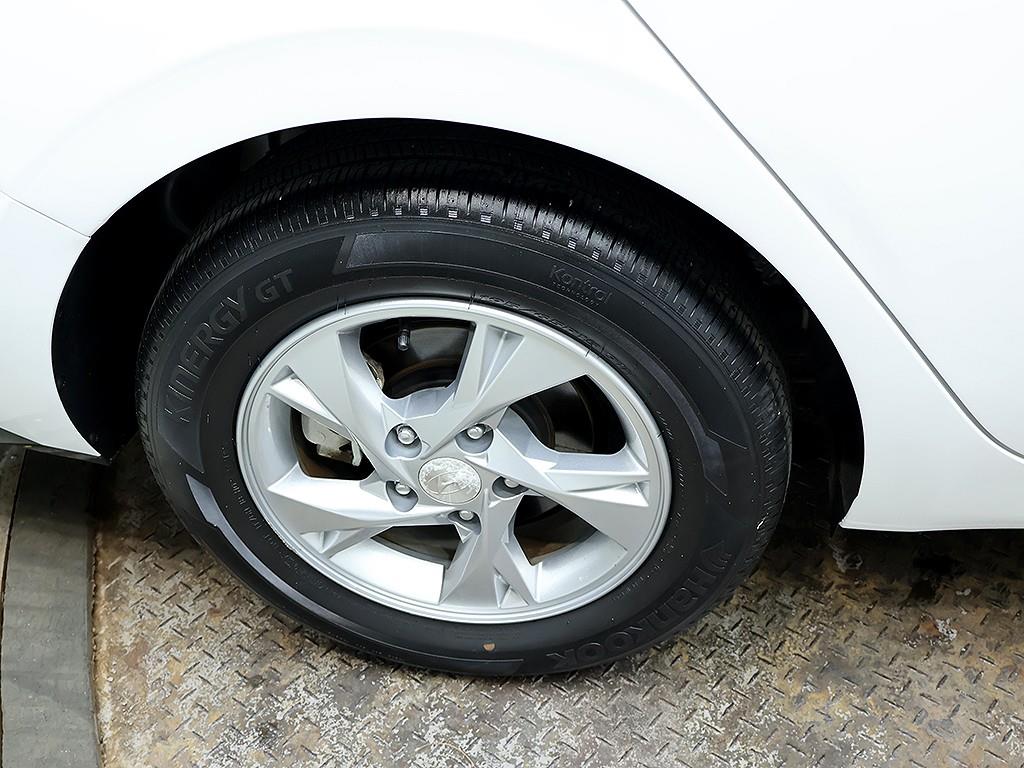 Hyundai Avante — photo 08