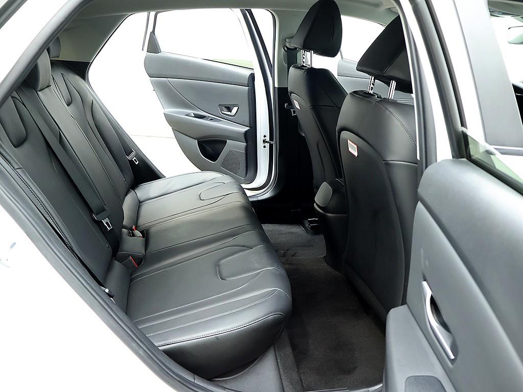Hyundai Avante — photo 12