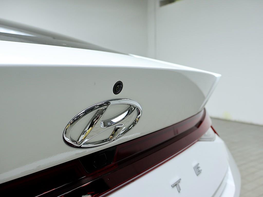 Hyundai Avante — photo 14