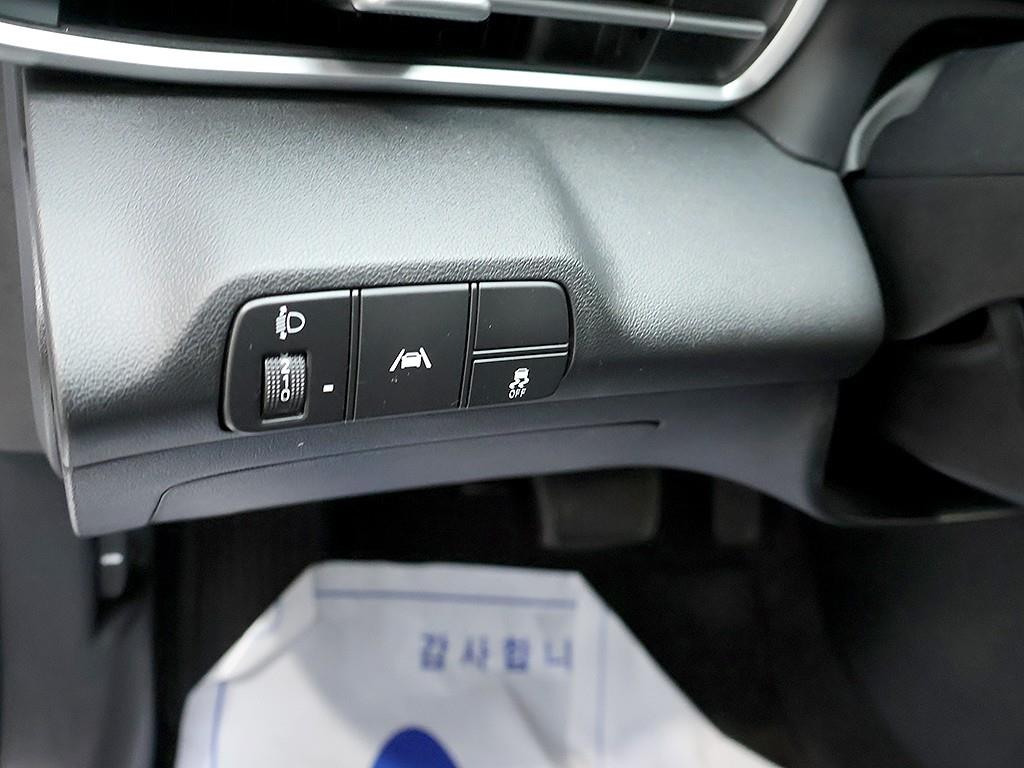 Hyundai Avante — photo 16