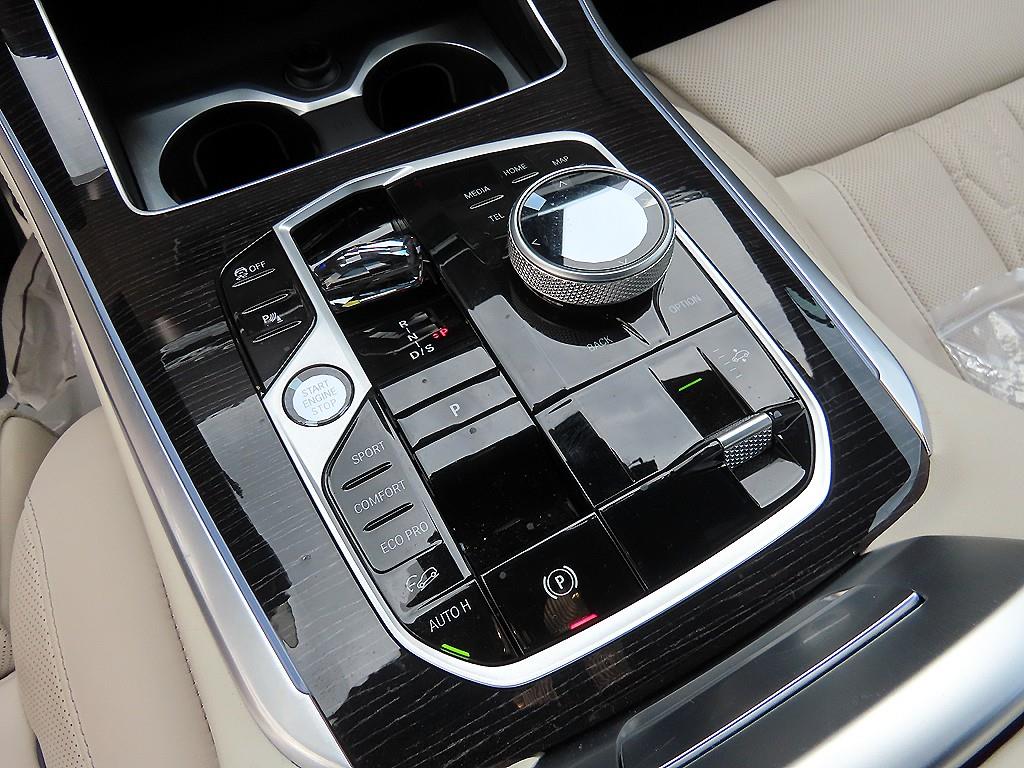BMW X5 — photo 11