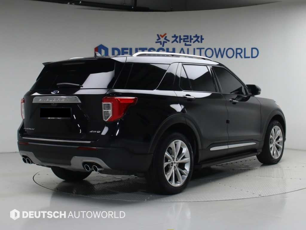 Ford Explorer — photo 04