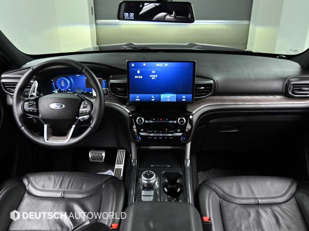 Ford Explorer — photo 07