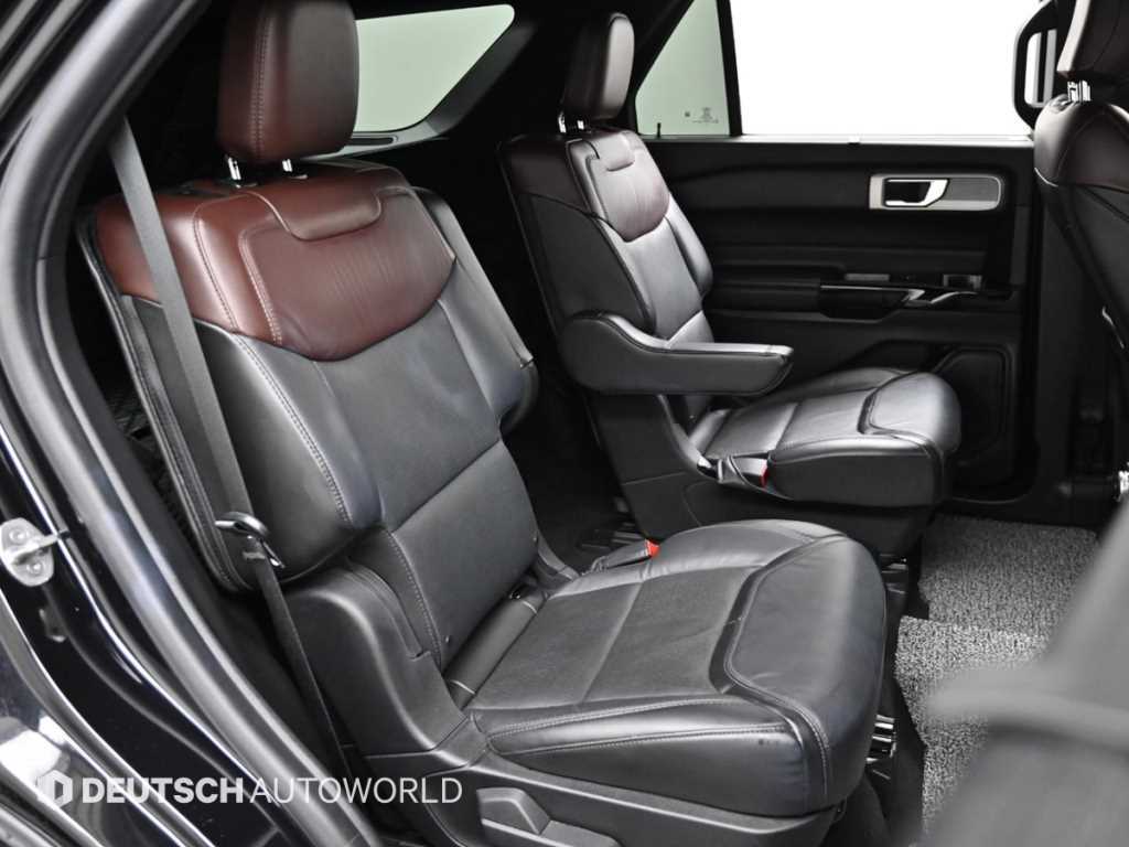 Ford Explorer — photo 10