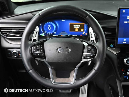 Ford Explorer — photo 11