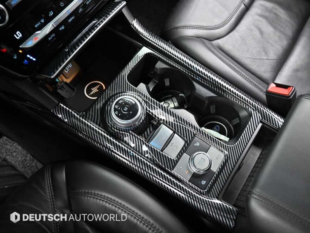 Ford Explorer — photo 12
