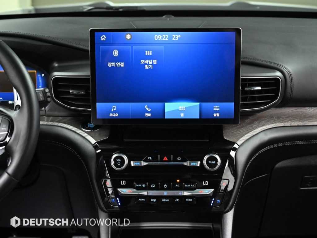 Ford Explorer — photo 14